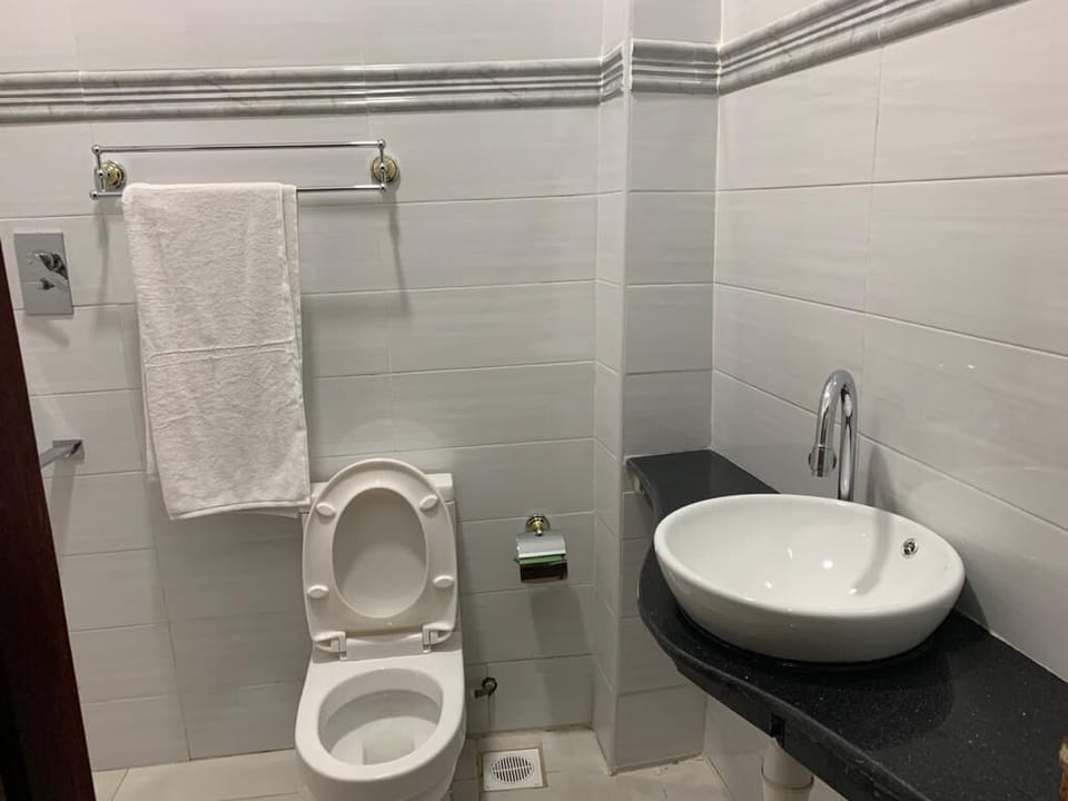 Shower, free toiletries, slippers, towels