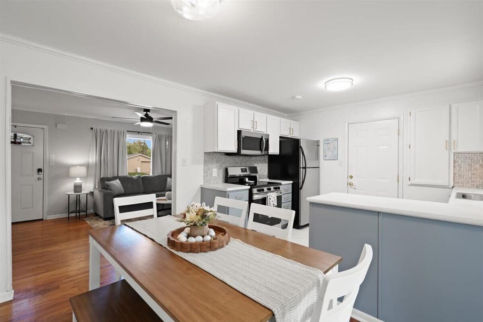 Dining Room/ Kitchen