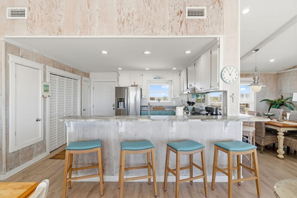 House, Multiple Beds (Barefoot Beach Beach House) | Private kitchen