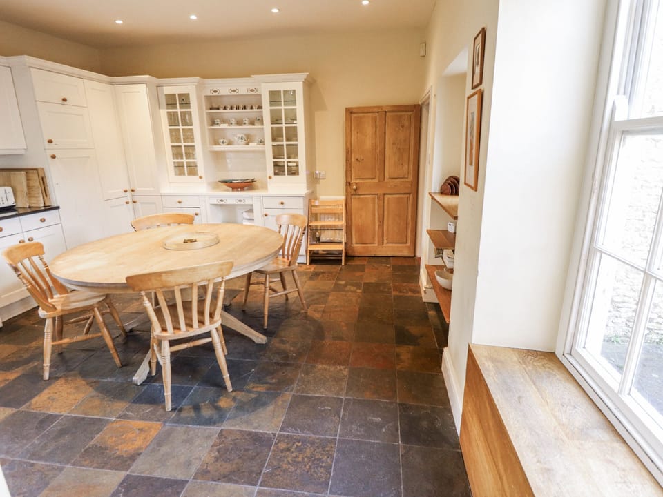Cottage | Interior