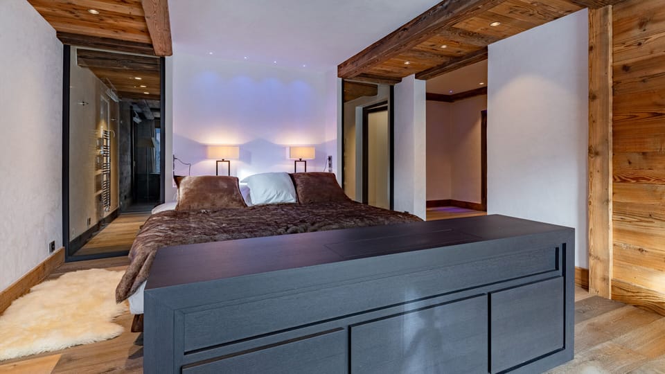 Luxury Chalet, 4 Bedrooms, Balcony, Mountain View | Soundproofing, iron/ironing board, free WiFi, bed sheets