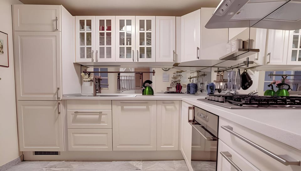 Fully equipped kitchen.