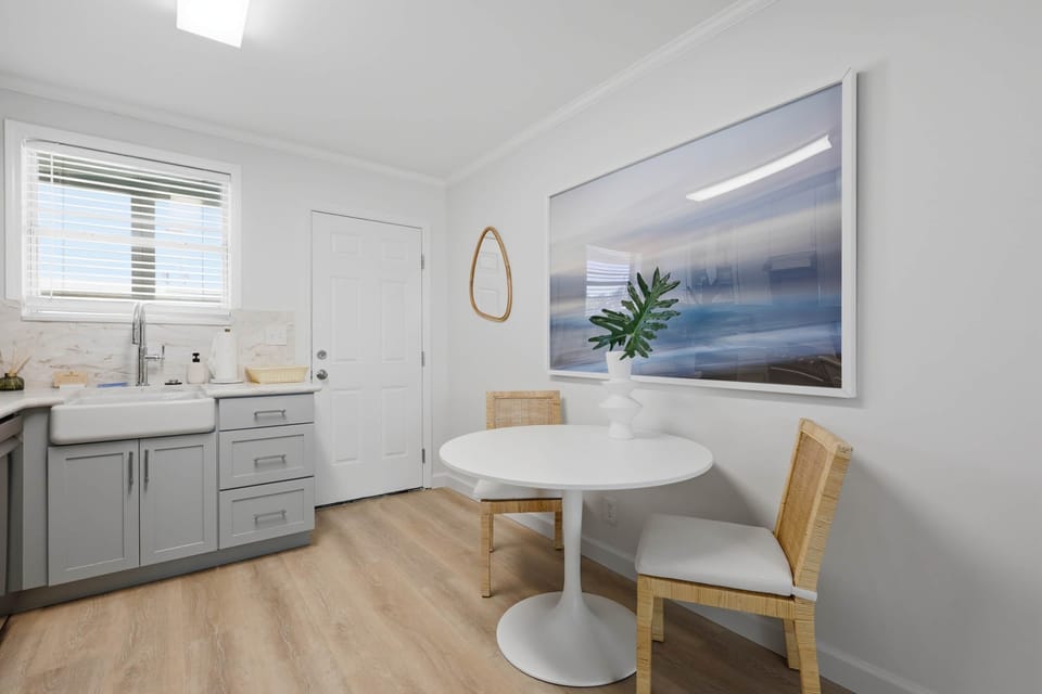 Cozy kitchen nook 