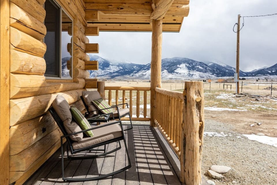 Porch with seating area and BBQ