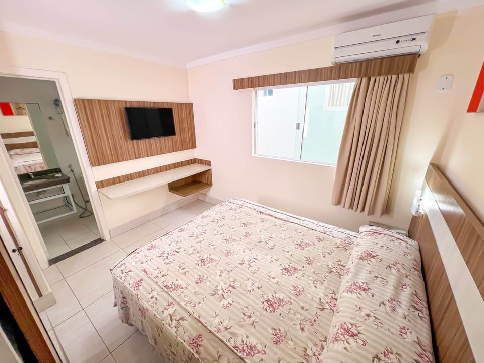 WiFi (free), bed sheets