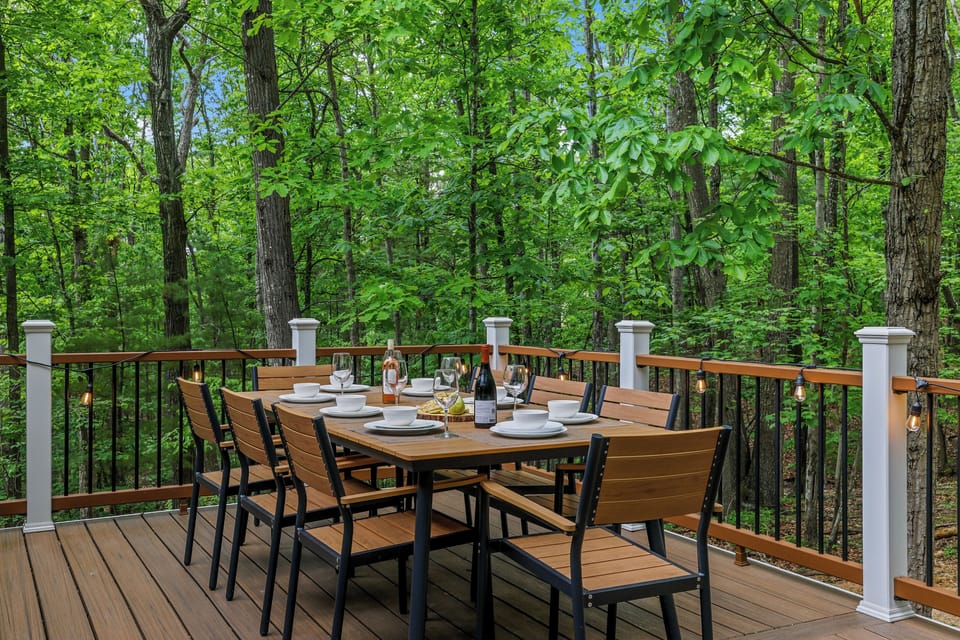 Your outdoor dining experience with a priceless view 