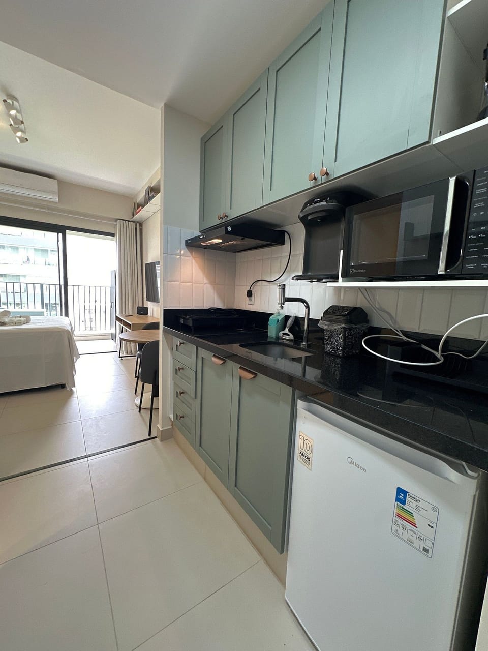 Studio | Private kitchen | Fridge, microwave, stovetop, cookware/dishes/utensils