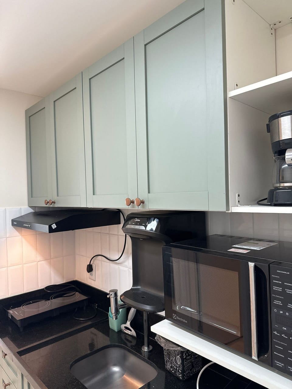 Studio | Private kitchen | Fridge, microwave, stovetop, cookware/dishes/utensils