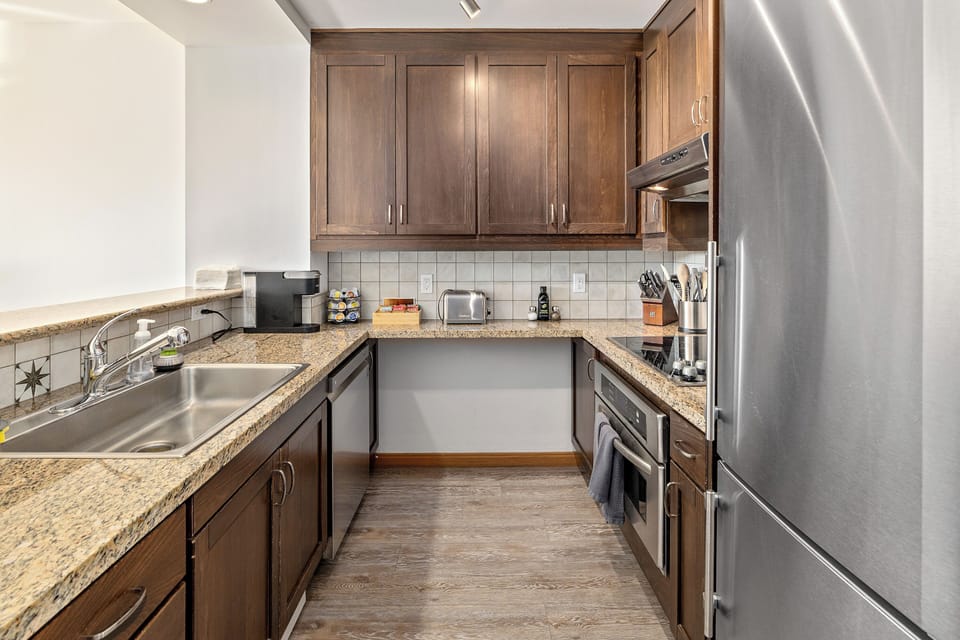 - cooking utensils
- microwave
- blender
- toaster
- kettle
- fridge
- Keurig