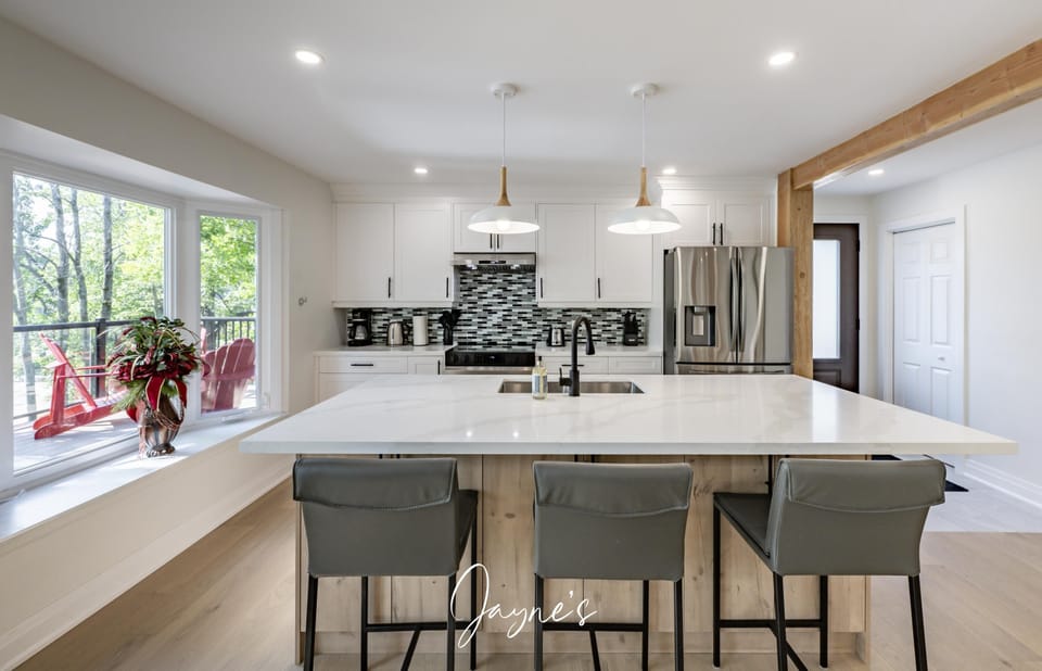Kitchen &amp; Bar Seating (2)