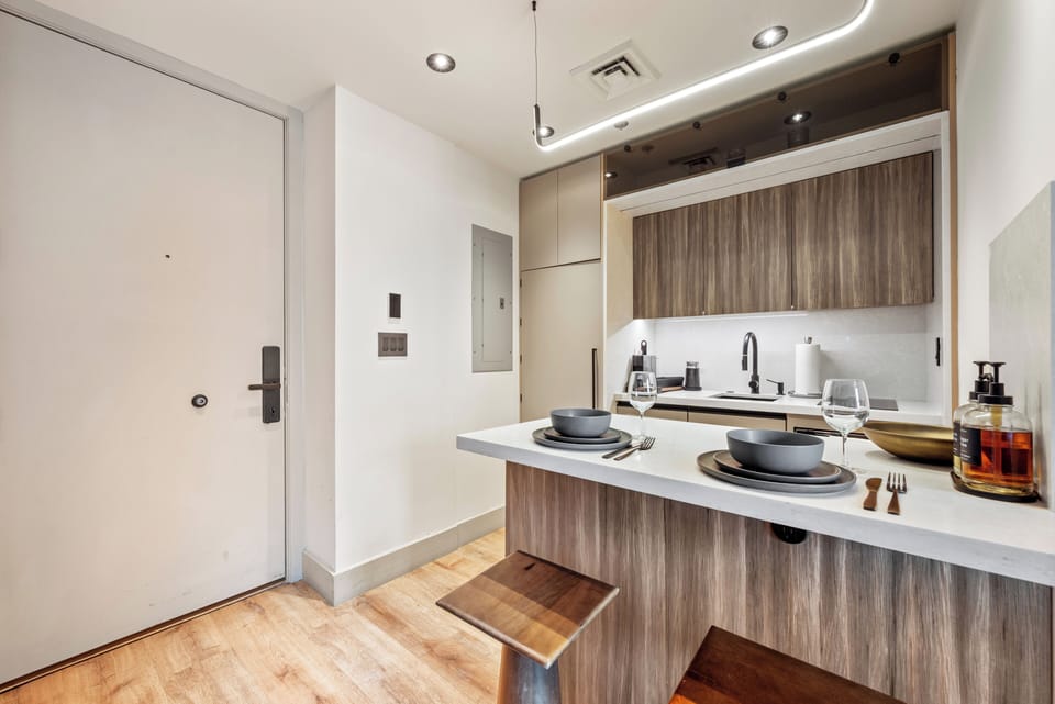 Deluxe Studio, City View | Private kitchen