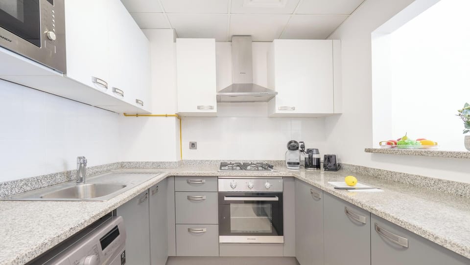 Luxury Apartment, Balcony, City View | Private kitchen | Microwave, oven, stovetop, electric kettle