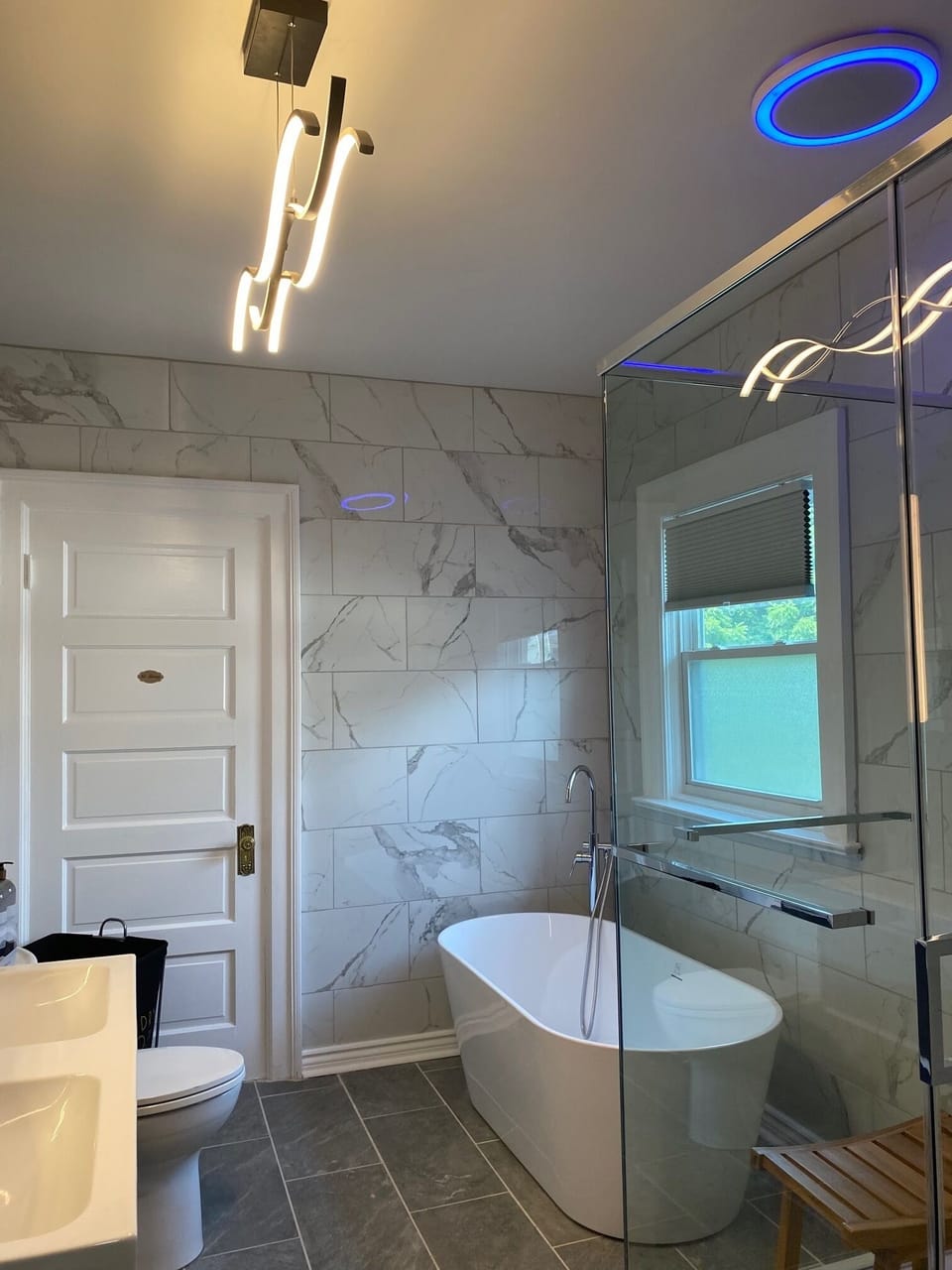 Luxury Studio Suite, 1 King Bed with Sofa bed, Non Smoking, Private Bathroom | Bathroom | Separate tub and shower, hair dryer, towels, soap