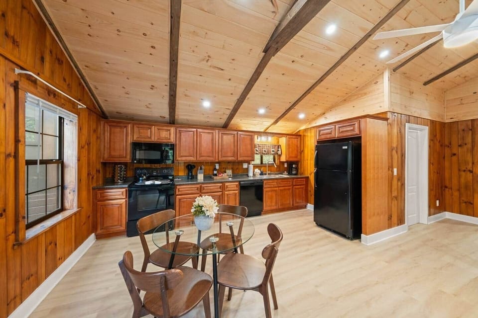 Full kitchen