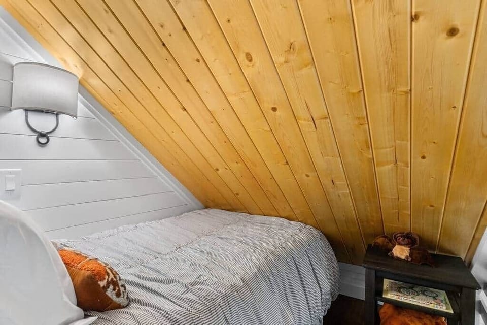 Loft area twin bed #2