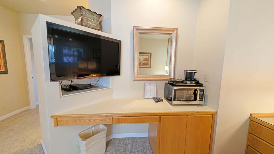 Mt Bachelor Village 328B - Flatscreen TV with Cable, Microwave, Coffeemaker