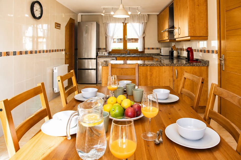 Kitchen or kitchenette,Dining area