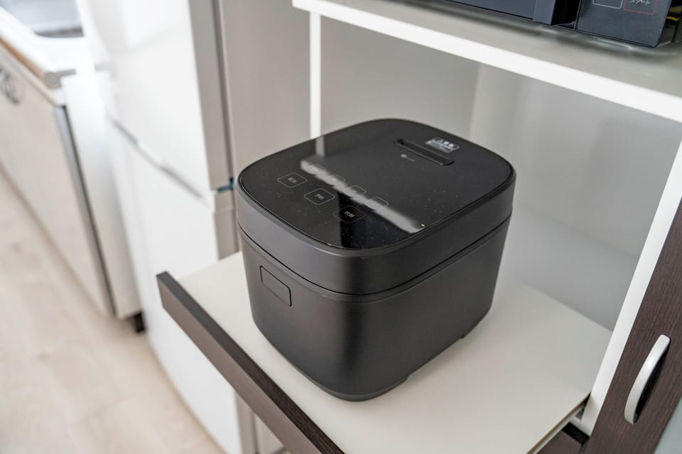 Fridge, microwave, stovetop, electric kettle