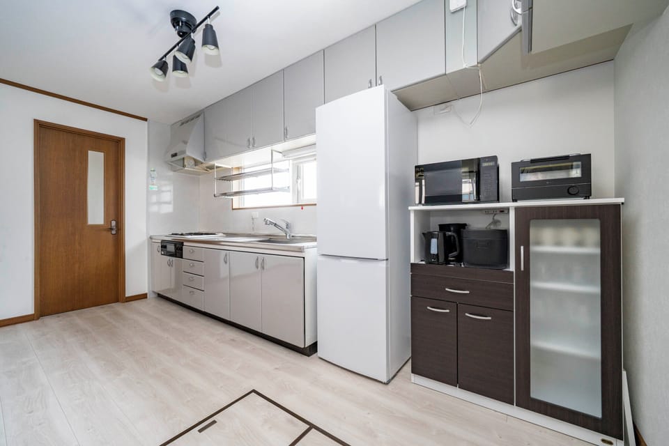 Fridge, microwave, stovetop, electric kettle