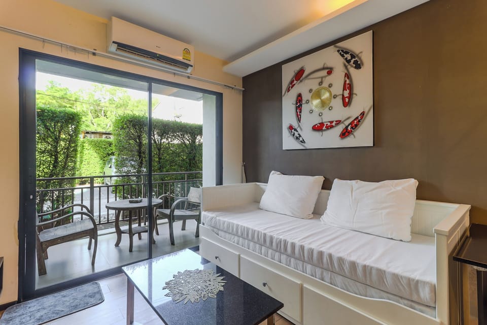 Apartment, Balcony | Living area