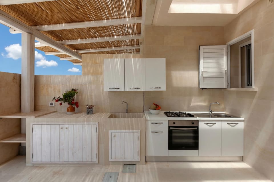 Outdoor kitchen