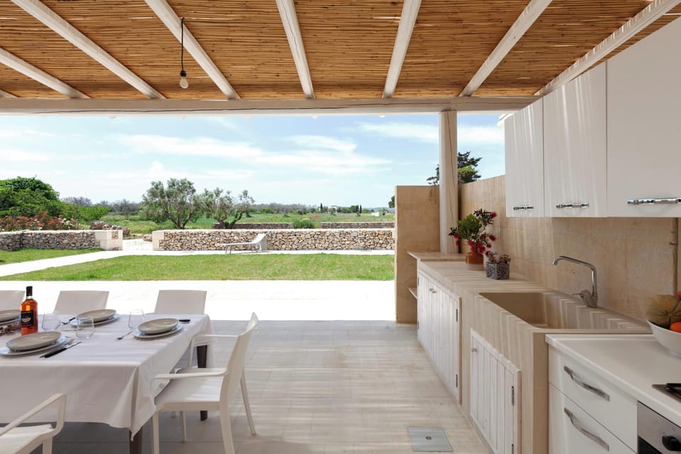 Outdoor kitchen