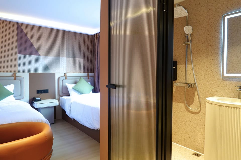 Deluxe Twin Room | Minibar (free items), desk, laptop workspace, soundproofing