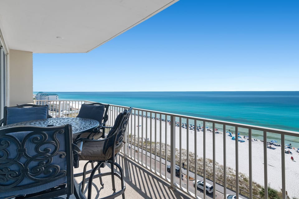Stunning views from this 8th Floor, Corner-Unit Condo! The perfect place to enjoy your morning coffee or a cold afternoon beverage.