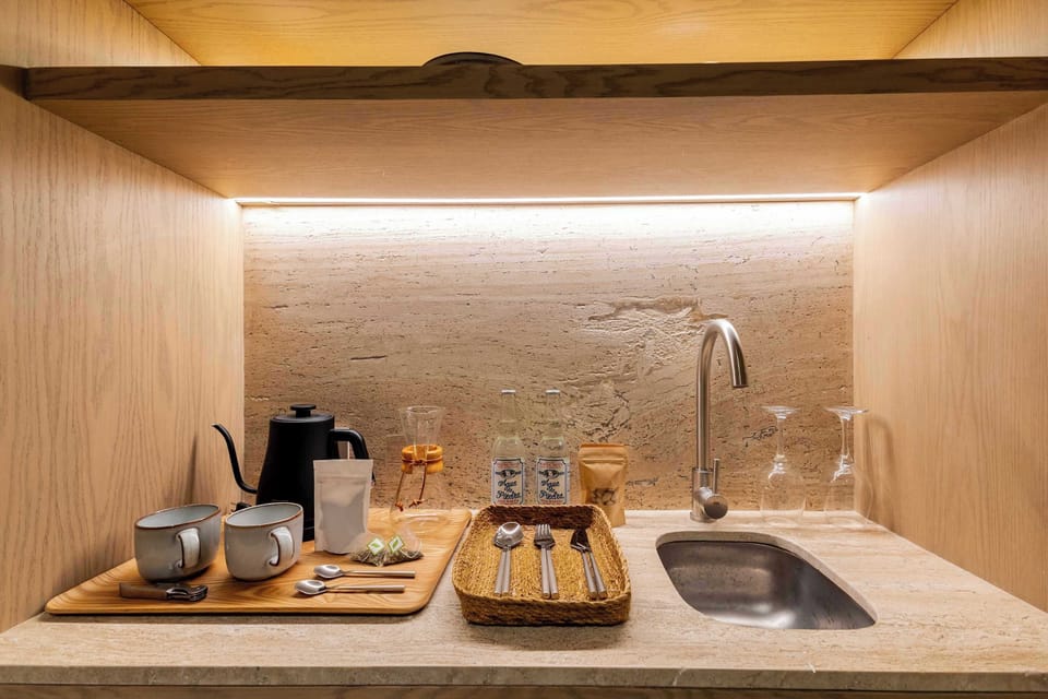 Handcrafted coffee moments—Chemex and essentials at your fingertips.

