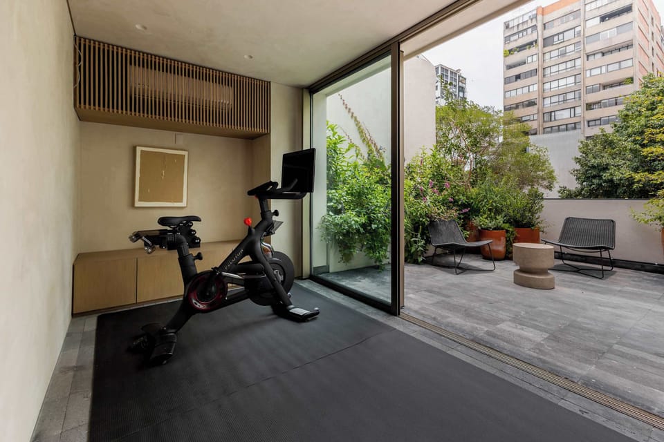 Commit to be fit in a gym that inspires and motivates.


