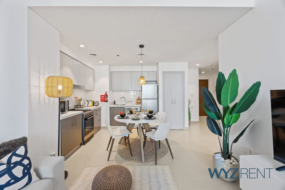 Standard Apartment, City View | In-room dining