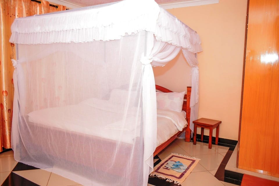 Deluxe Single Room | Free WiFi, bed sheets
