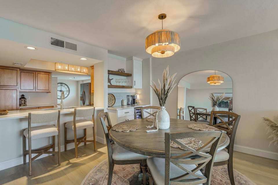 Dining Area | Open Floor Plan | Central A/C & Heating