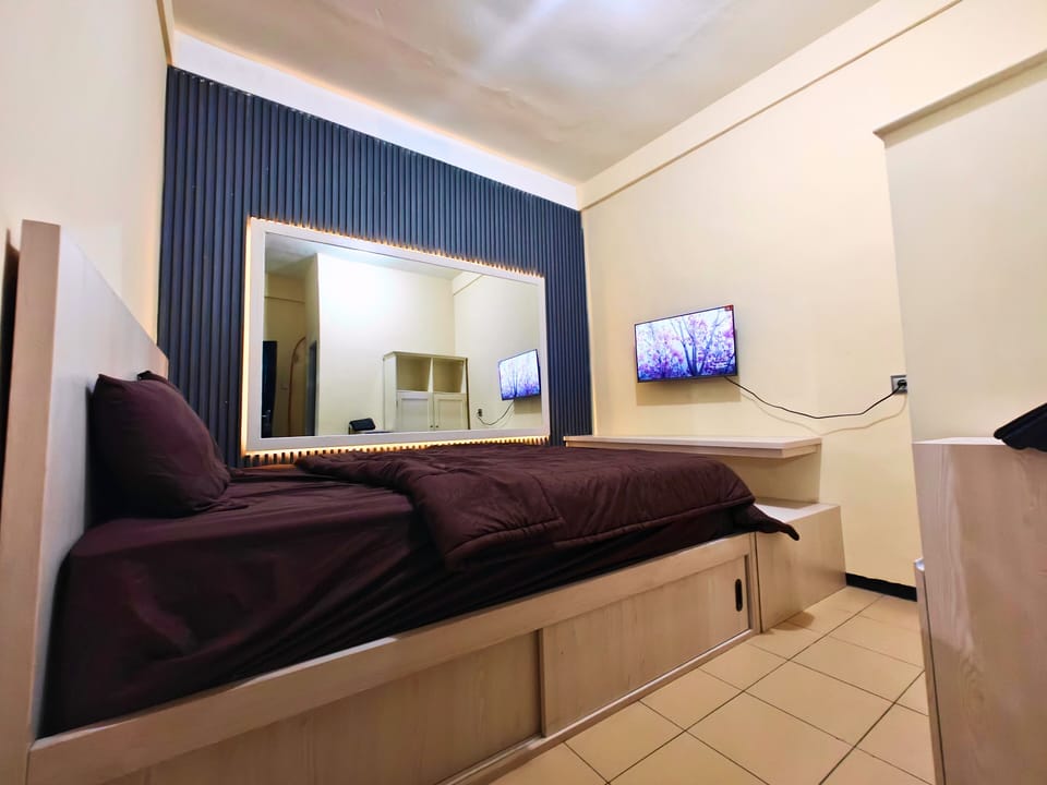 Deluxe Room, Mountain View | Desk, laptop workspace, free WiFi