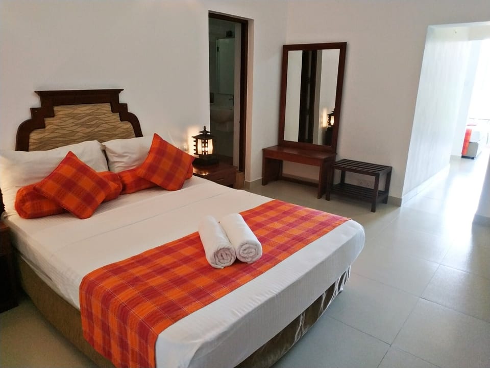 Minibar, WiFi (free), bed sheets