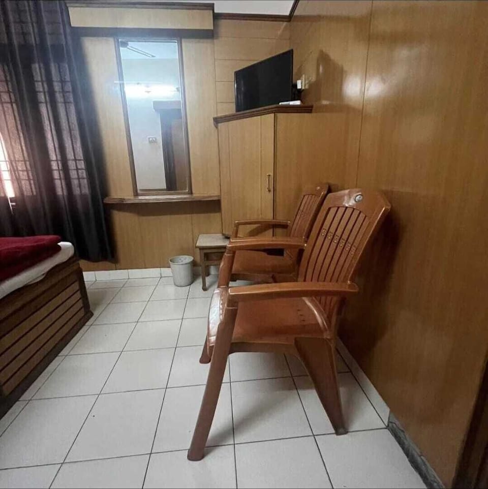 Deluxe Room | Rollaway beds (surcharge), WiFi (free), bed sheets