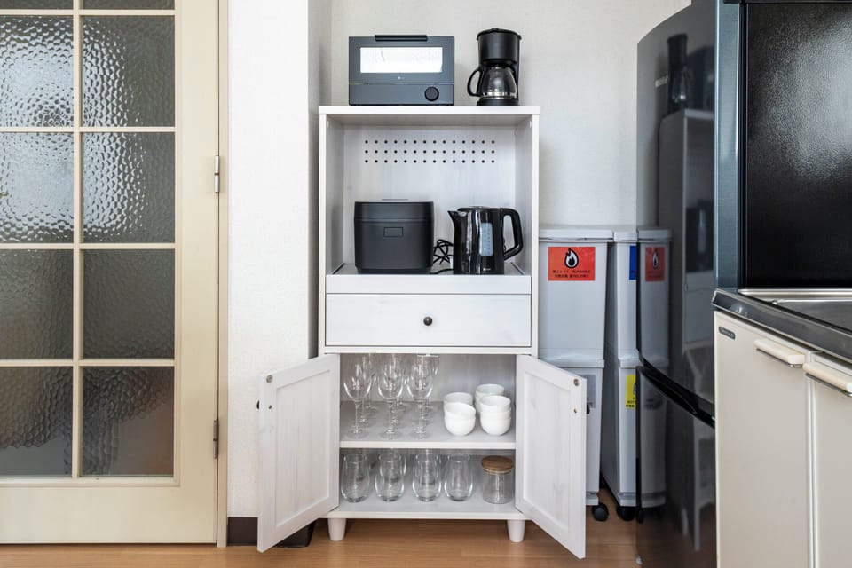 Fridge, microwave, stovetop, toaster