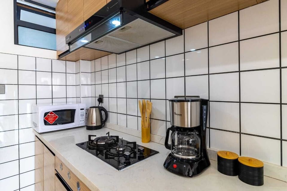 Classic Studio, Balcony, City View | Private kitchen | Microwave, oven, stovetop, coffee/tea maker
