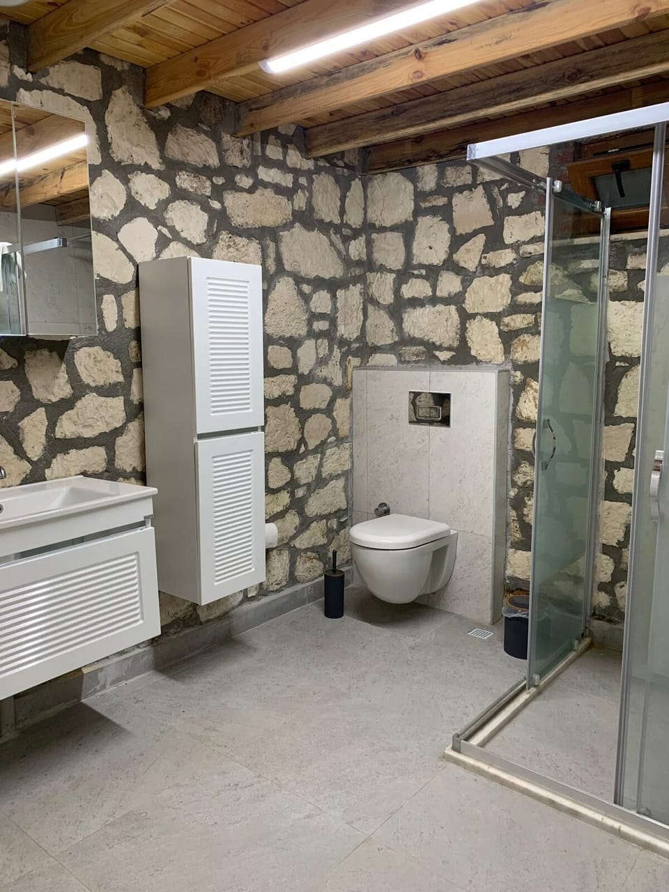 Family Double Room, Garden View | Bathroom | Towels, soap, shampoo