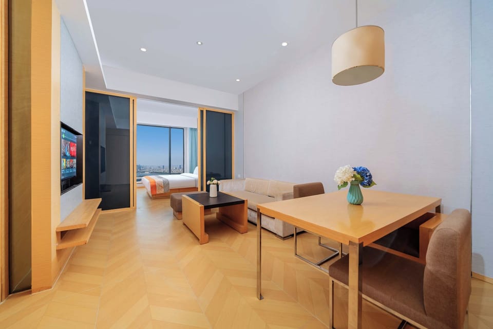 Luxury Suite, City View | Living room | TV