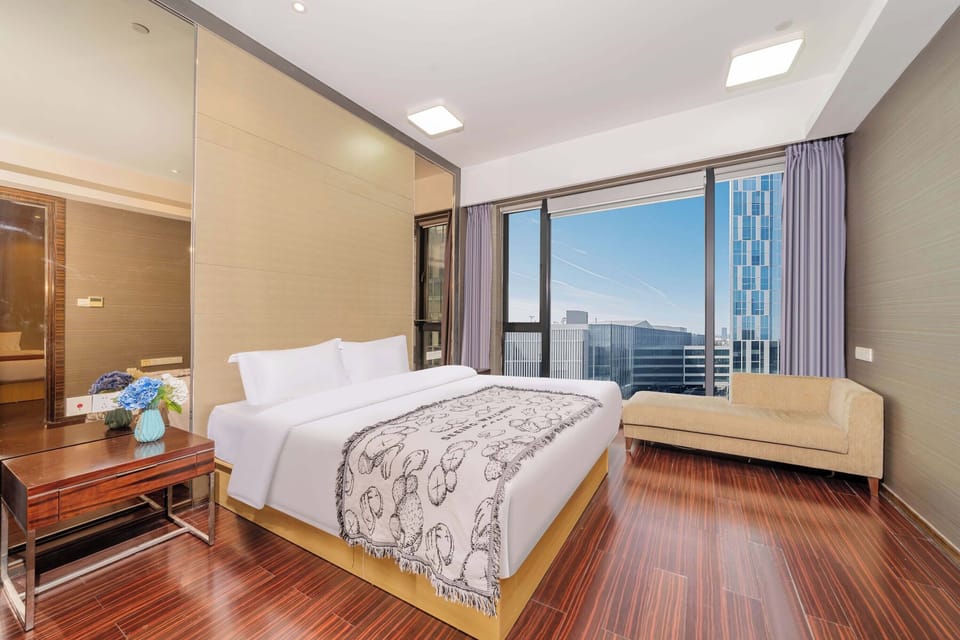 Luxury Suite, City View | Desk, blackout drapes, WiFi (free), bed sheets