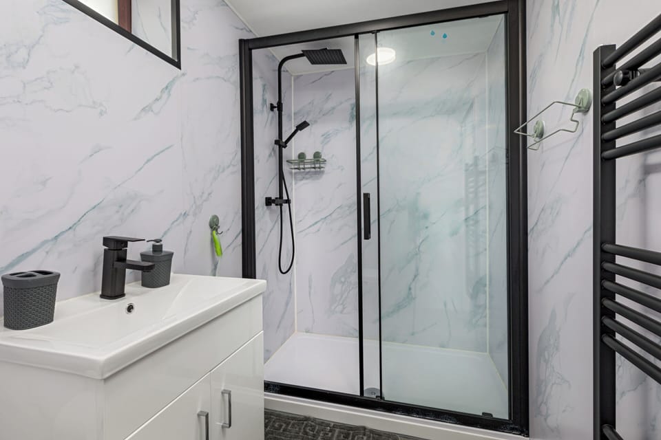 Shower, hair dryer, towels