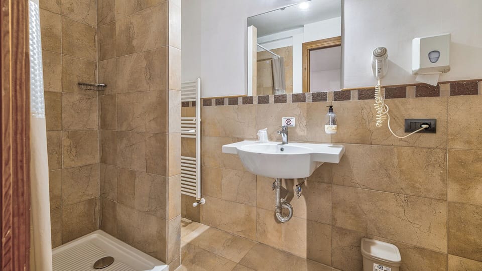 Triple Room | Bathroom | Bidet