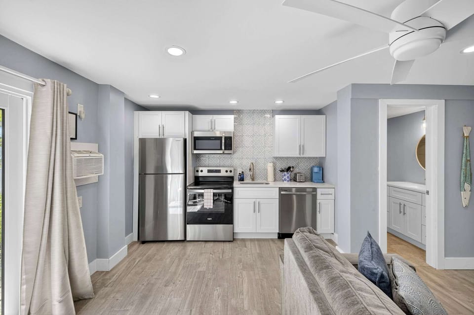 Kitchen has everything you need.