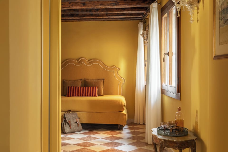 Deluxe Double Room, Canal View | Desk, free WiFi