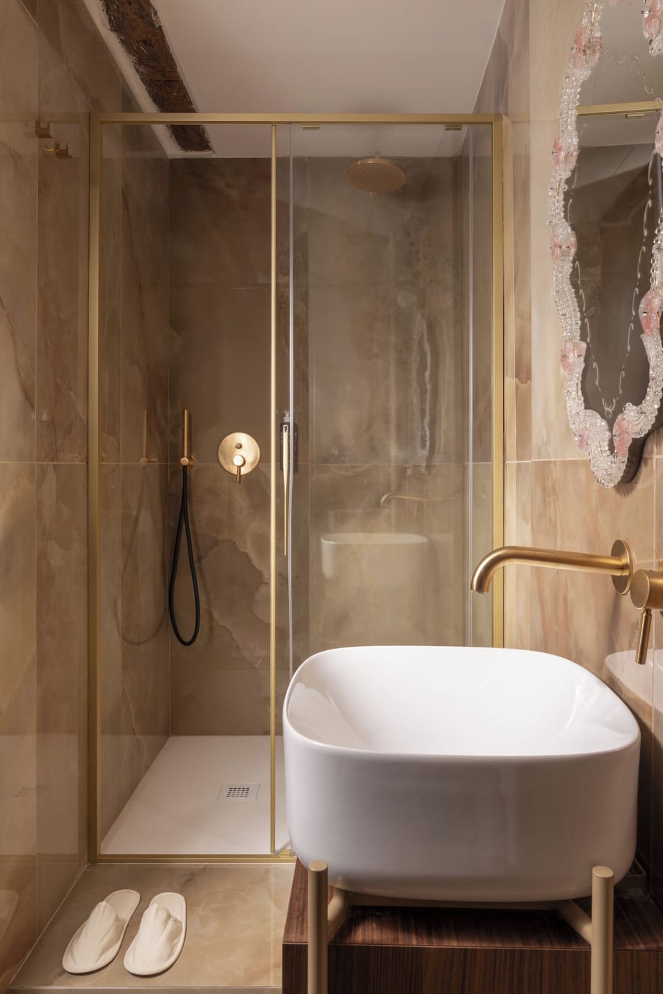 Superior Double Room, Canal View | Bathroom | Hair dryer, towels, soap, shampoo