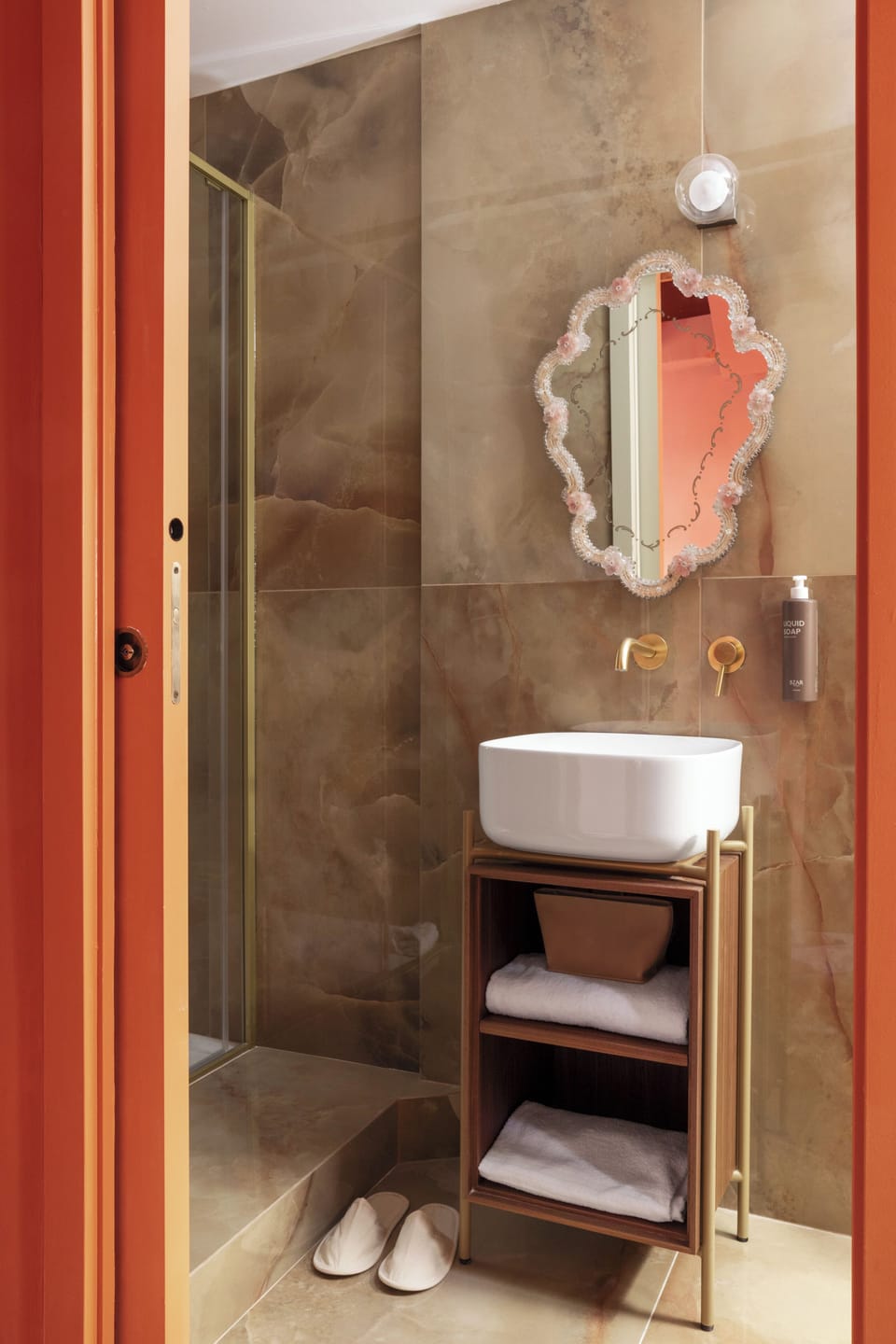 Superior Double Room, Canal View | Bathroom | Hair dryer, towels, soap, shampoo