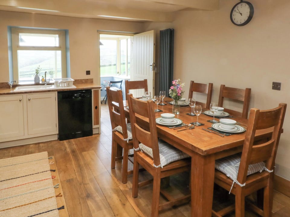 Cottage | Dining