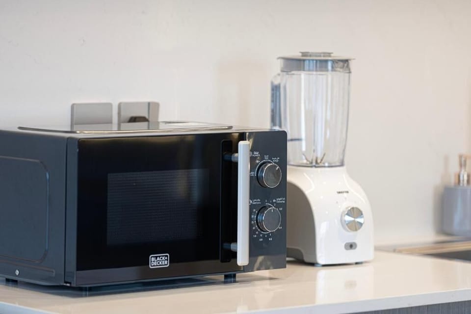 Luxury Apartment, Balcony, City View | Private kitchen | Electric kettle, toaster