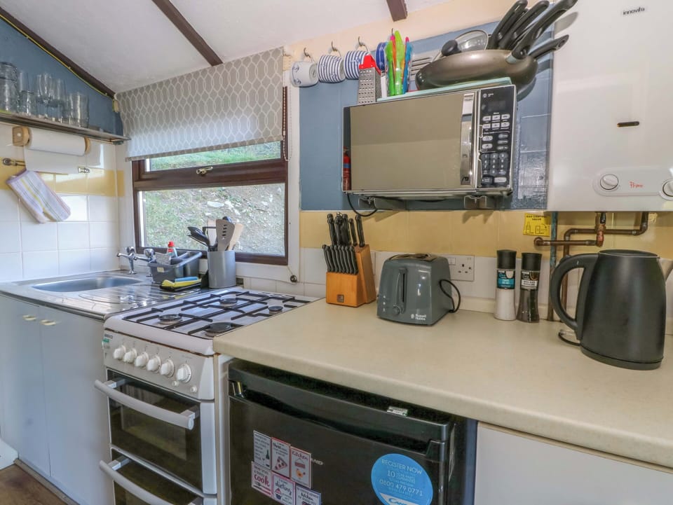 Cottage | Private kitchen | Cookware/dishes/utensils